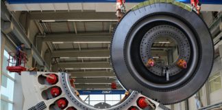 Weltstärkstes Großlager-Prüfzentrum erhält sein Herzstück: Riesige „Untertasse“ landet bei SKF
