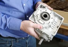 Radial-Wellendichtring demontieren, bestimmen und wieder montieren