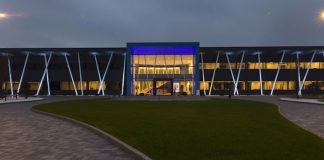 NSK-Kugelgewindetriebe sorgen für Perfektion beim Bearbeiten von Brillengläsern